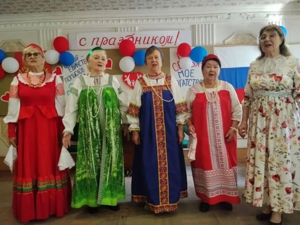 Фольклор объединяет сердца: в Киевском районе Донецка прошел праздничный концерт